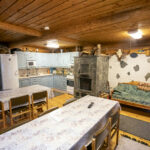 Metsästysmaja sisältä